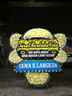 Papan Bunga Duka di Pengkol